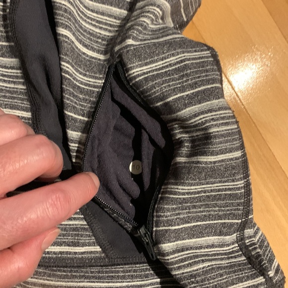 Lululemon In Stride Jacket Striped Grey & White - size 10 - Picture 6 of 17